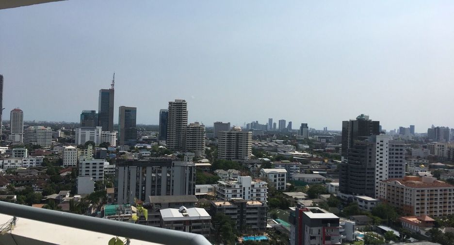 For rent 3 bedrooms condo in Khlong Toei, Bangkok
