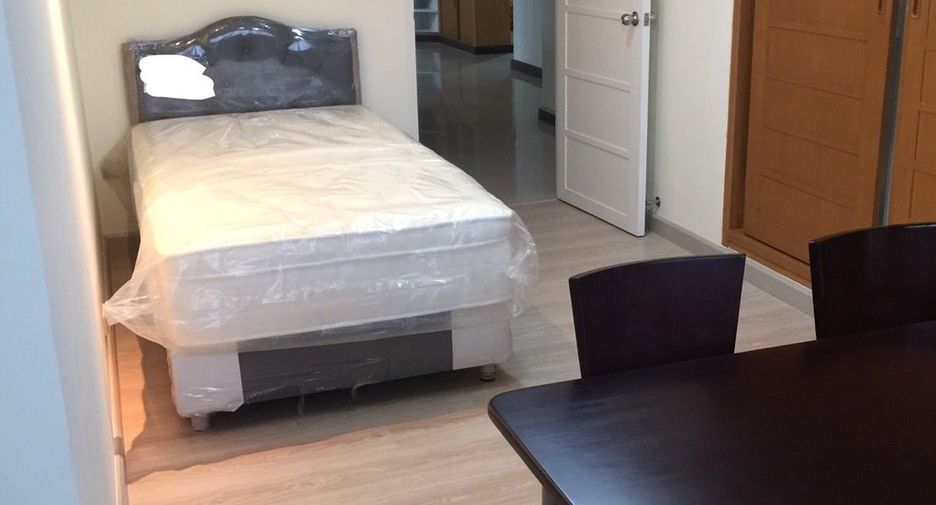For rent 3 bedrooms condo in Khlong Toei, Bangkok