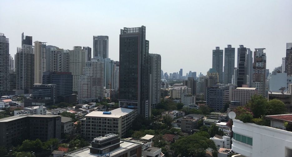For rent 3 bedrooms condo in Khlong Toei, Bangkok