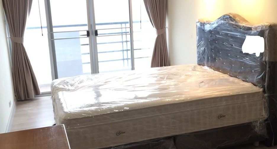 For rent 3 bedrooms condo in Khlong Toei, Bangkok