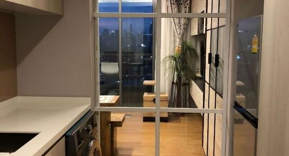 For rent 2 bedrooms condo in Khlong Toei, Bangkok