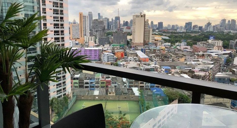 For rent 2 bedrooms condo in Khlong Toei, Bangkok