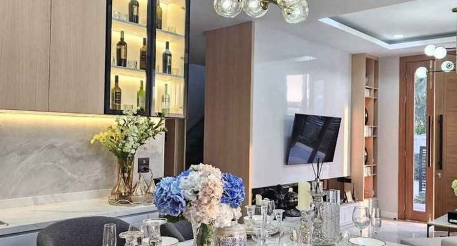 À vendre 4 chambres villa à Huay Yai, Pattaya