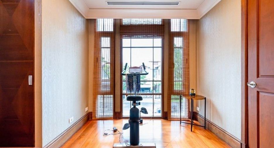 Haus zur Miete mit 5 Zimmer in Watthana, Bangkok