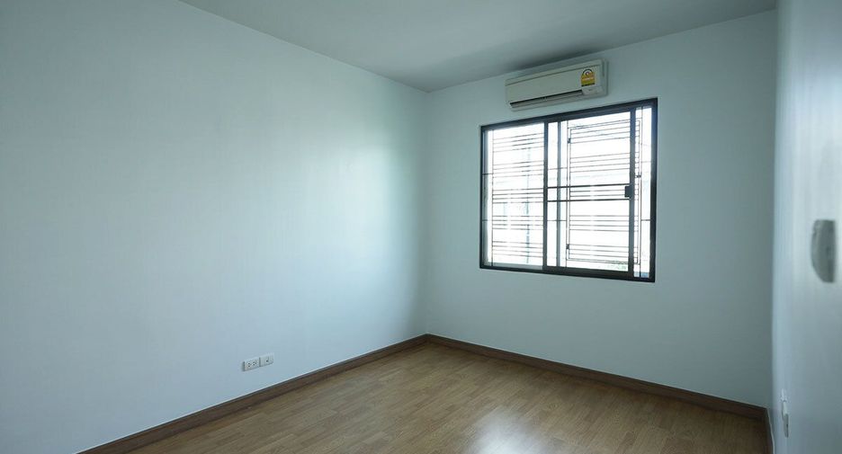À vendre 3 chambres maison de ville à Bang Phli, Samut Prakan
