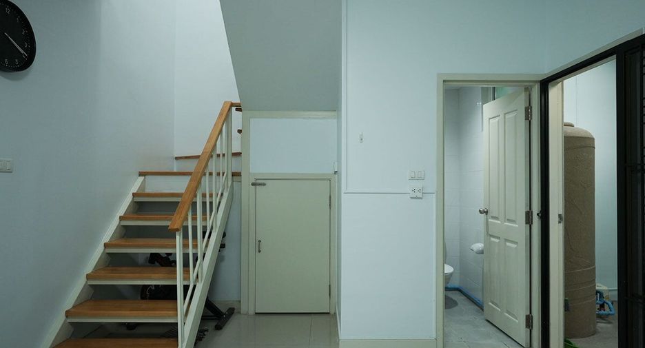 À vendre 3 chambres maison de ville à Bang Phli, Samut Prakan