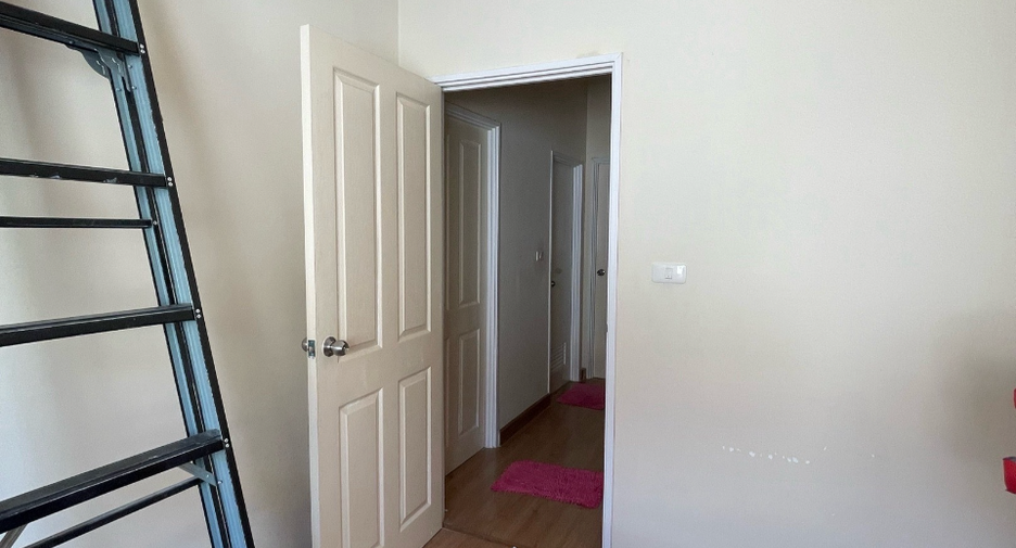 For sale 4 bedrooms townhouse in Rat Burana, Bangkok