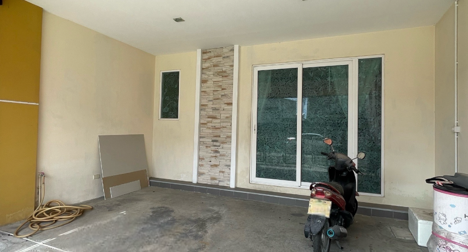 For sale 4 bedrooms townhouse in Rat Burana, Bangkok