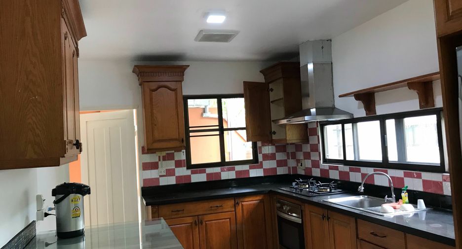 出租 4 卧室 独立屋 在 Bang Lamung, Chon Buri