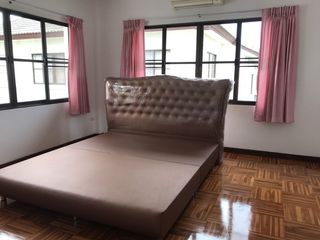 À louer 4 chambres maison à Bang Lamung, Chonburi