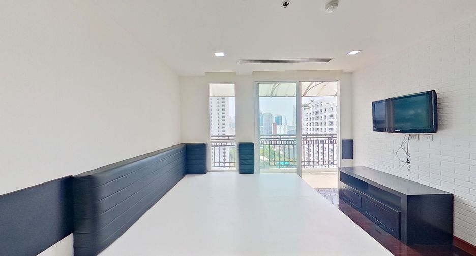 For rent 3 bedrooms condo in Watthana, Bangkok