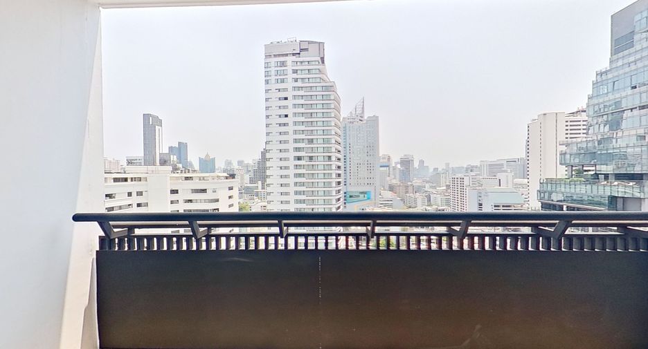 For rent 3 bedrooms condo in Watthana, Bangkok
