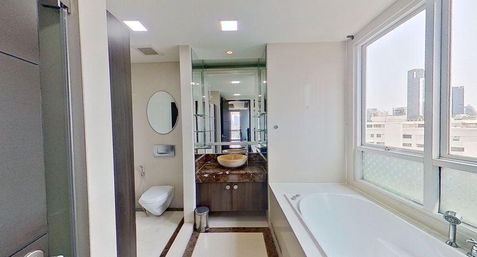 For rent 3 bedrooms condo in Watthana, Bangkok