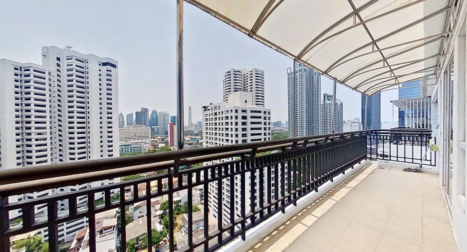 For rent 3 bedrooms condo in Watthana, Bangkok