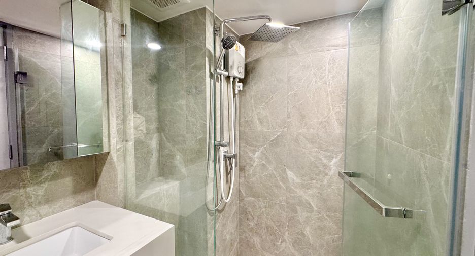 For rent 1 bed condo in Huai Khwang, Bangkok