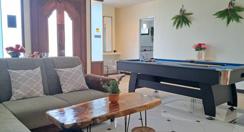 For rent 4 bedrooms villa in Bang Lamung, Chonburi