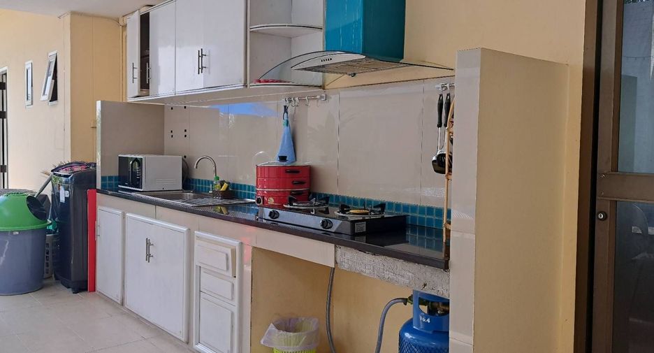 For rent 4 bedrooms villa in Bang Lamung, Chonburi