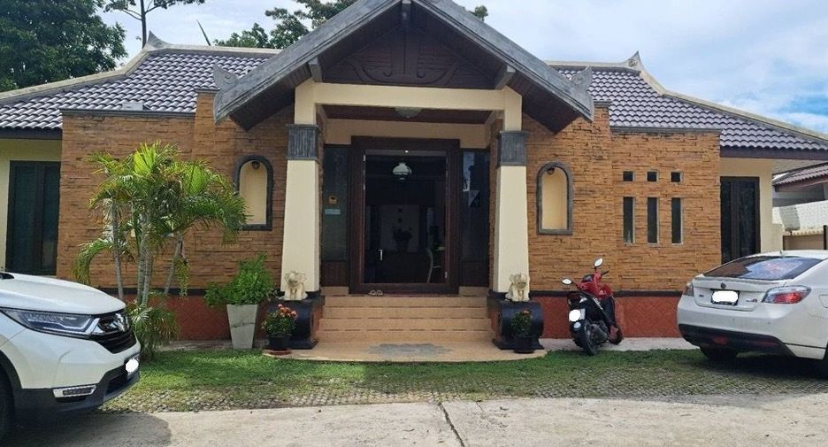 For rent 4 bedrooms villa in Bang Lamung, Chonburi