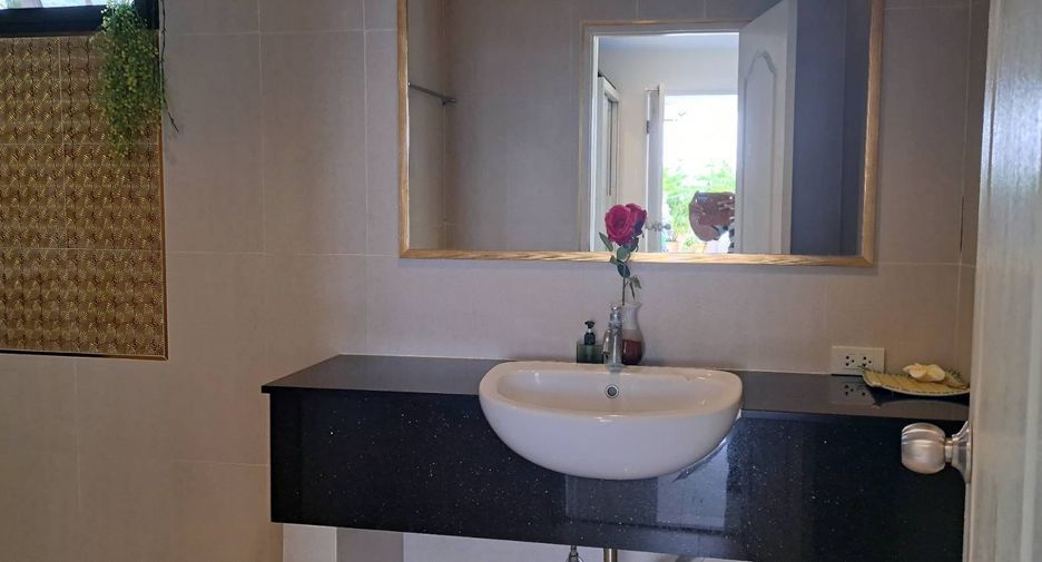 For rent 4 bedrooms villa in Bang Lamung, Chonburi