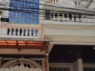 Reihenhaus zur Miete mit 5 Zimmer in Watthana, Bangkok