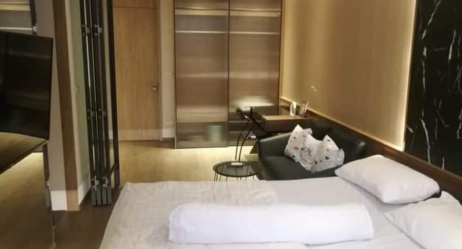 For rent studio condo in Khlong Toei, Bangkok
