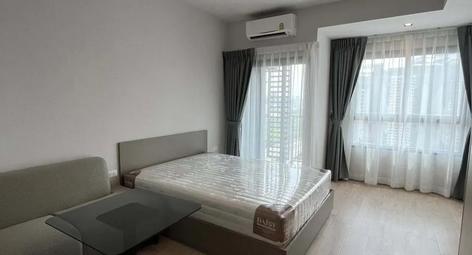 Wohnung zur Miete mit Studio in Huai Khwang, Bangkok