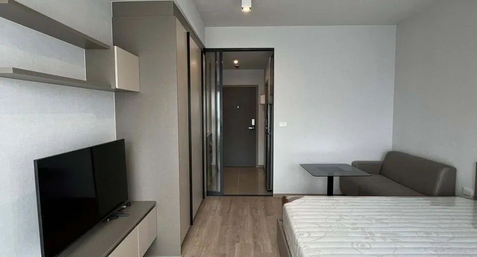 Wohnung zur Miete mit Studio in Huai Khwang, Bangkok