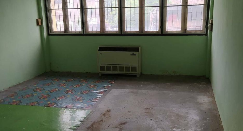 For sale 2 bedrooms townhouse in Thon Buri, Bangkok