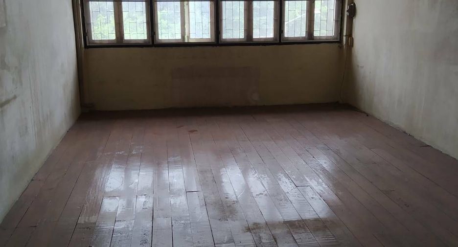 For sale 2 bedrooms townhouse in Thon Buri, Bangkok