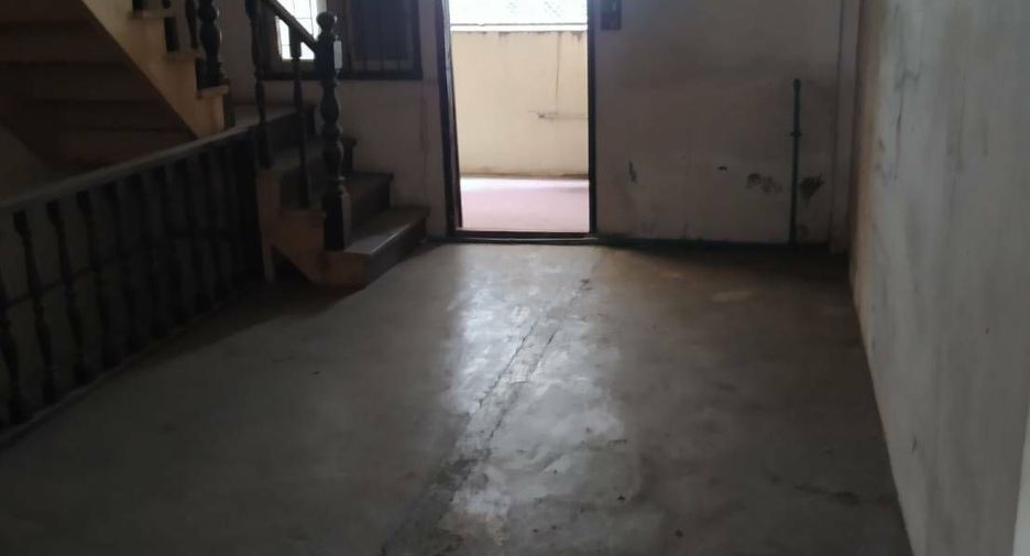 For sale 2 bedrooms townhouse in Thon Buri, Bangkok