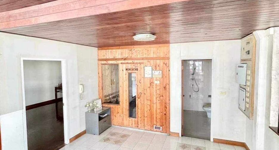 For sale 4 bedrooms retail Space in Khlong San, Bangkok