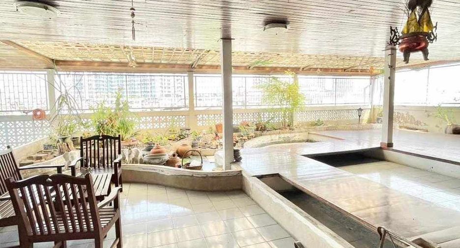 For sale 4 bedrooms retail Space in Khlong San, Bangkok