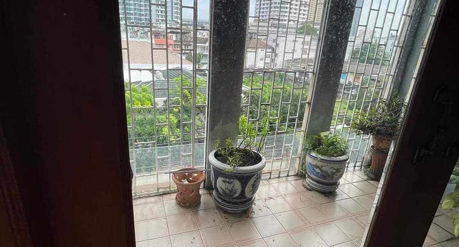 For sale 4 bedrooms retail Space in Khlong San, Bangkok