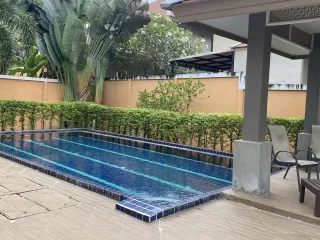 Villa en alquiler de 4 habitaciones en Bang Lamung, Chonburi