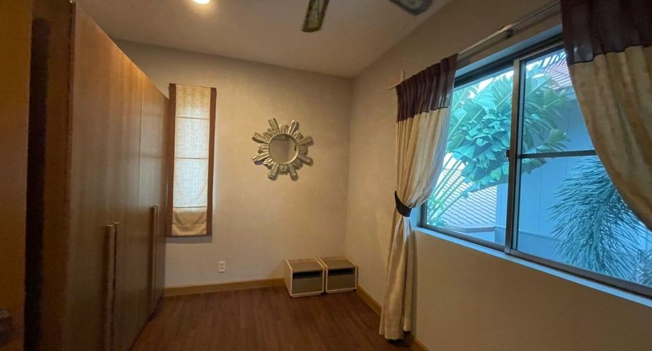 For rent 4 bedrooms villa in Bang Lamung, Chonburi
