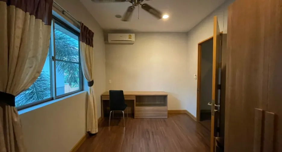 For rent 4 bedrooms villa in Bang Lamung, Chonburi