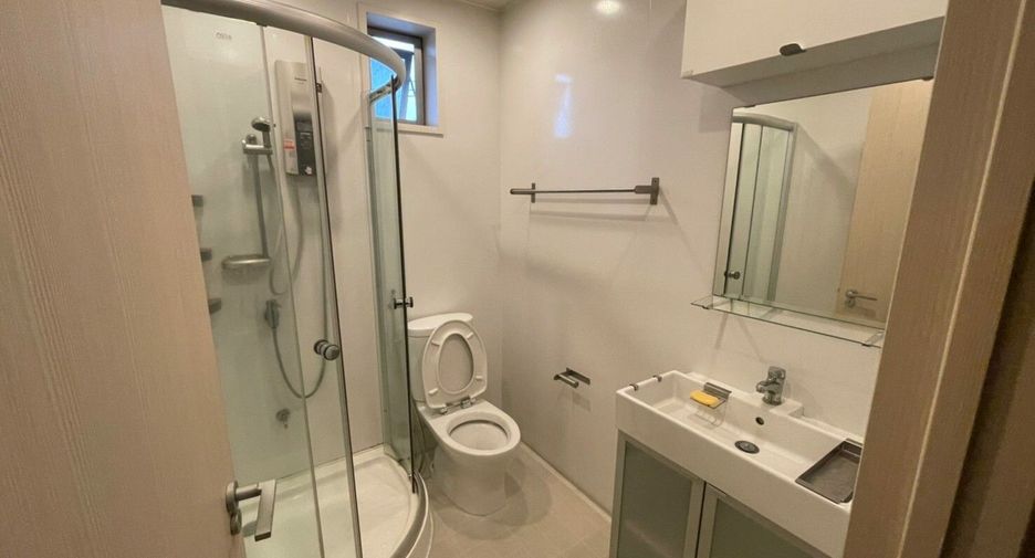 For rent 4 bedrooms villa in Bang Lamung, Chonburi