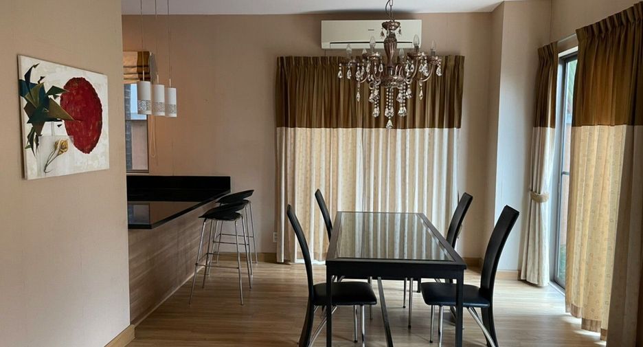 For rent 4 bedrooms villa in Bang Lamung, Chonburi
