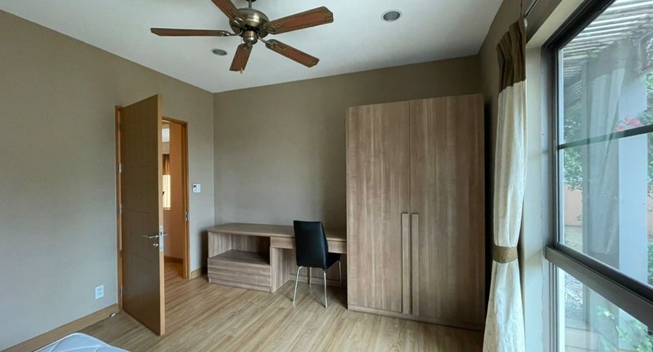For rent 4 bedrooms villa in Bang Lamung, Chonburi