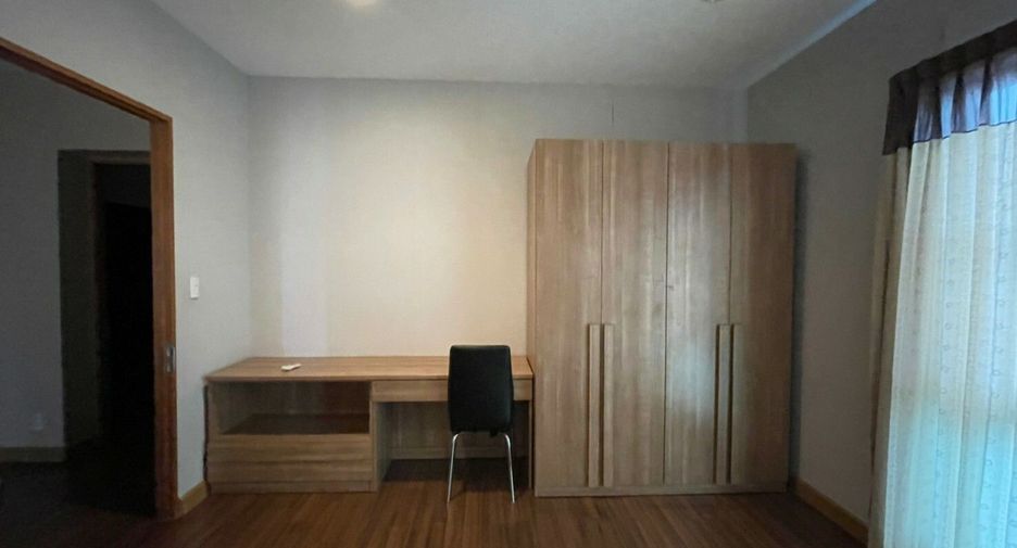 For rent 4 bedrooms villa in Bang Lamung, Chonburi