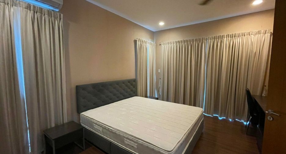 For rent 4 bedrooms villa in Bang Lamung, Chonburi