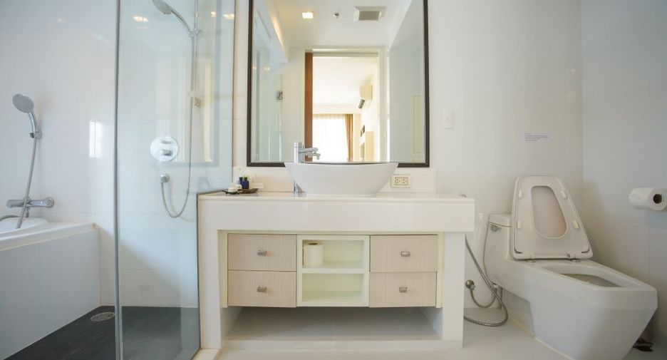 For rent 2 bedrooms apartment in Khlong Toei, Bangkok