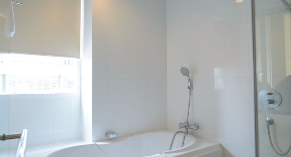 For rent 2 bedrooms apartment in Khlong Toei, Bangkok