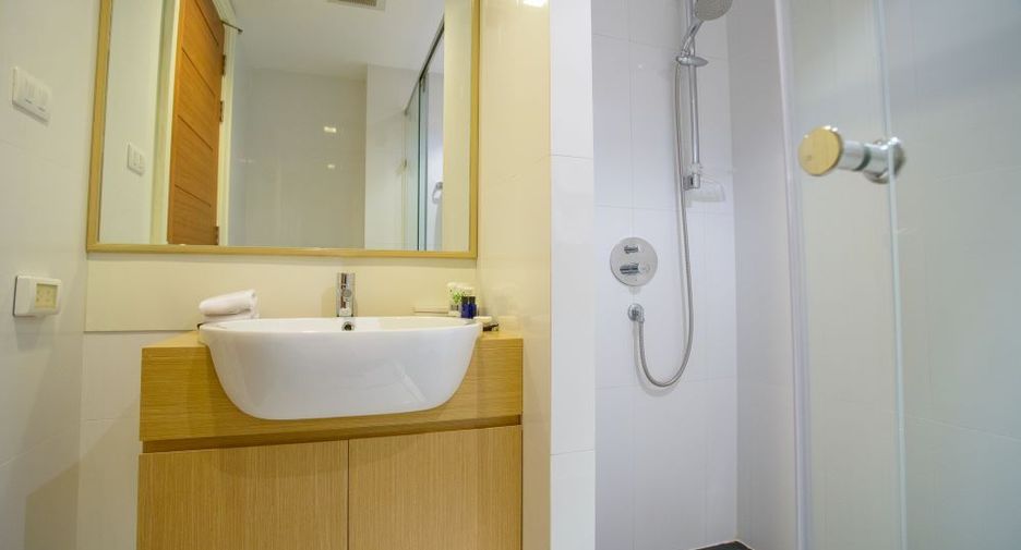 For rent 2 bedrooms apartment in Khlong Toei, Bangkok