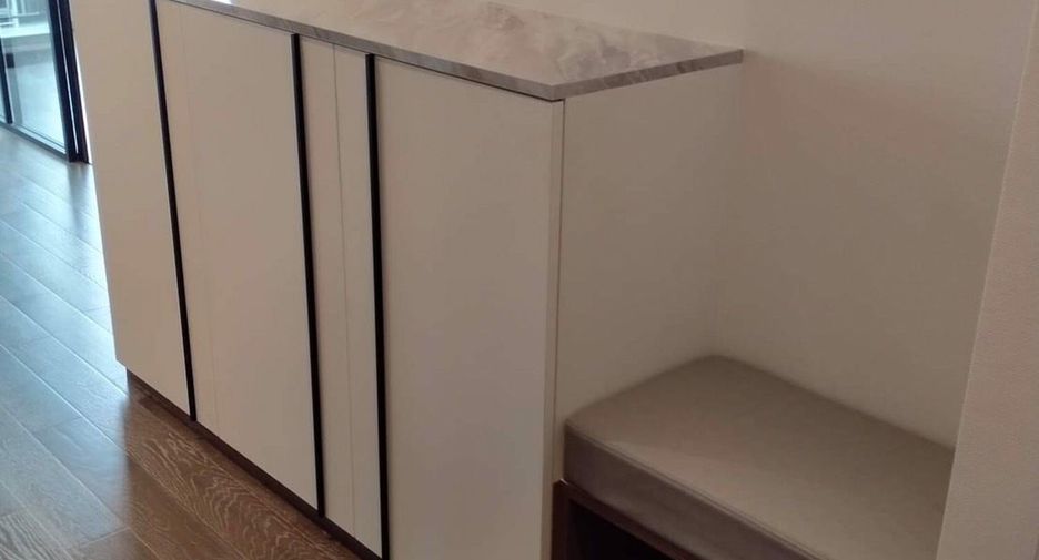 For sale 1 bed condo in Khlong Toei, Bangkok