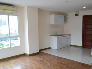 For sale studio condo in Huai Khwang, Bangkok