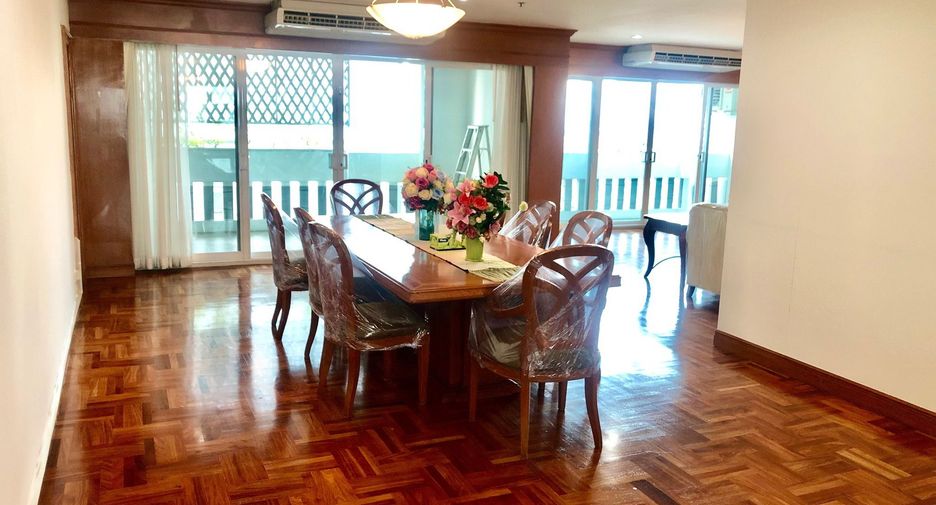 For rent 4 bedrooms condo in Khlong Toei, Bangkok