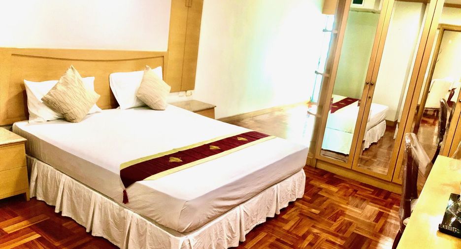 For rent 4 bedrooms condo in Khlong Toei, Bangkok