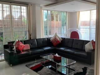 For sale 4 ベッドルーム house in Din Daeng, Bangkok