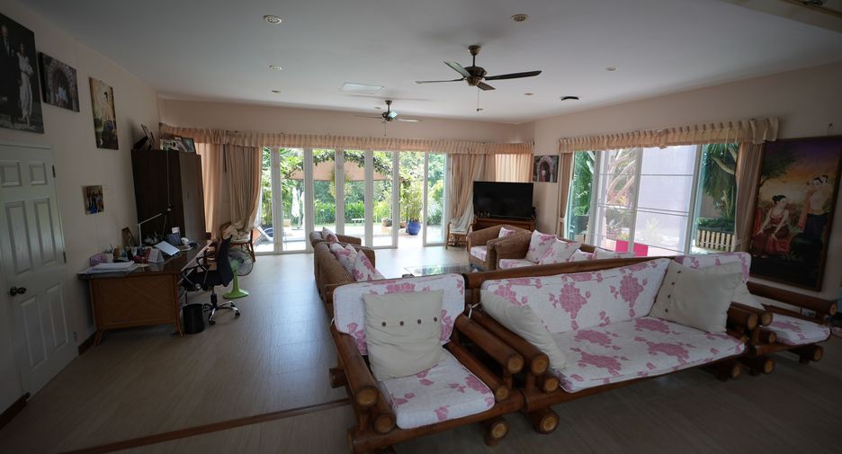 For sale 7 bedrooms villa in Kathu, Phuket